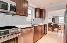 8 odalılar şehir içinde müstakil ev Scarborough'da, Kanada. C$1,213,000