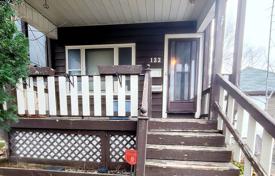 9 odalılar şehir içinde müstakil ev Etobicoke'de, Kanada. C$1,214,000