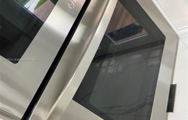 4 odalılar şehir içinde müstakil ev 204 m² Miami'de, Amerika Birleşik Devletleri. $1,245,000