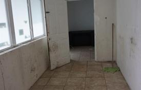 2 odalılar şehir içinde müstakil ev 167 m² Miami'de, Amerika Birleşik Devletleri. $335,000