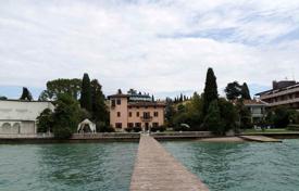 Villa – Sirmione, Lombardiya, İtalya. Price on request