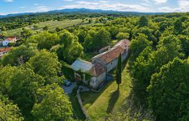 3 odalılar yazlık ev 561 m² Sezana'da, Slovenya. 1,415,000 €