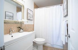 8 odalılar şehir içinde müstakil ev North York'da, Kanada. C$1,528,000