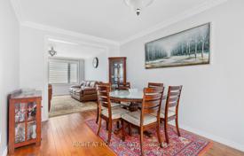 8 odalılar konak North York'da, Kanada. C$1,877,000