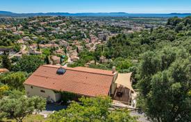 5 odalılar villa Hyères'da, Fransa. 1,095,000 €