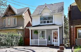 3 odalılar şehir içinde müstakil ev Old Toronto'da, Kanada. C$1,281,000