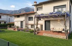 8 odalılar villa 220 m² Pietrasanta'da, İtalya. 1,200,000 €