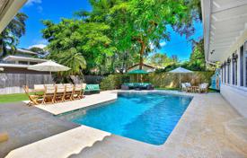 7 odalılar villa 319 m² Miami'de, Amerika Birleşik Devletleri. $1,695,000