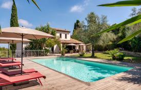 6 odalılar villa Vallauris'da, Fransa. 2,350,000 €