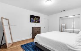 3 odalılar şehir içinde müstakil ev 263 m² Miami'de, Amerika Birleşik Devletleri. $1,350,000