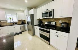 4 odalılar şehir içinde müstakil ev 186 m² Miami'de, Amerika Birleşik Devletleri. $650,000