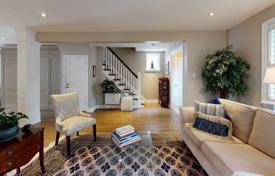 4 odalılar şehir içinde müstakil ev Etobicoke'de, Kanada. C$1,668,000