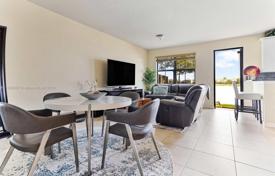 Şehir içinde müstakil ev – Pompano Beach, Florida, Amerika Birleşik Devletleri. $640,000