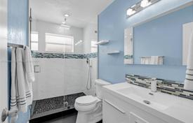 5 odalılar şehir içinde müstakil ev 220 m² Miami'de, Amerika Birleşik Devletleri. $1,050,000