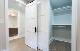 9 odalılar şehir içinde müstakil ev Etobicoke'de, Kanada. C$2,397,000