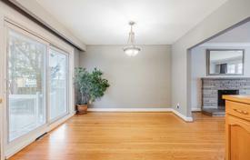 4 odalılar şehir içinde müstakil ev Etobicoke'de, Kanada. C$1,950,000