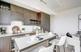 5 odalılar daire Richmond Street West'da, Kanada. C$1,076,000