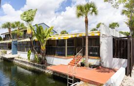 Şehir içinde müstakil ev – Miami Lakes, Miami, Florida,  Amerika Birleşik Devletleri. $475,000
