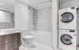 2 odalılar daire Roehampton Avenue'de, Kanada. C$1,051,000