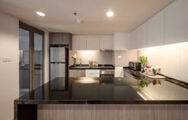 3 odalılar kondominyumda daireler Khlong Toei'de, Tayland. $3,700 haftalık
