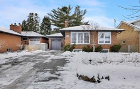 5 odalılar şehir içinde müstakil ev Etobicoke'de, Kanada. C$2,276,000