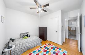 9 odalılar şehir içinde müstakil ev North York'da, Kanada. C$2,080,000