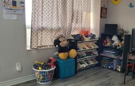 6 odalılar daire Etobicoke'de, Kanada. C$804,000