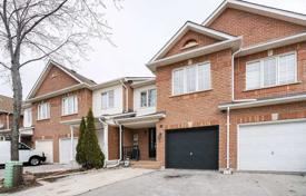 4 odalılar konak Etobicoke'de, Kanada. C$1,004,000