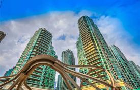 2 odalılar daire Yonge Street'da, Kanada. C$815,000