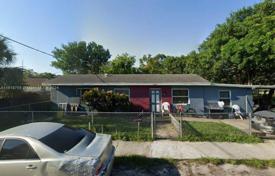 4 odalılar şehir içinde müstakil ev 157 m² Fort Lauderdale'de, Amerika Birleşik Devletleri. $399,000