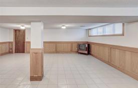 7 odalılar şehir içinde müstakil ev Etobicoke'de, Kanada. C$1,708,000