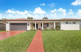 4 odalılar şehir içinde müstakil ev 362 m² Miami'de, Amerika Birleşik Devletleri. $1,050,000