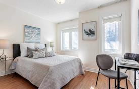 3 odalılar konak North York'da, Kanada. C$1,938,000