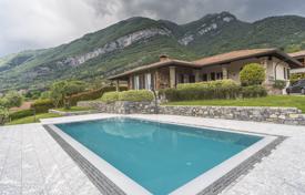 8 odalılar villa 250 m² Como Gölü'nde, İtalya. 2,400,000 €