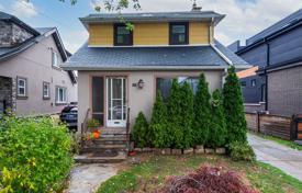 3 odalılar şehir içinde müstakil ev Etobicoke'de, Kanada. C$1,451,000