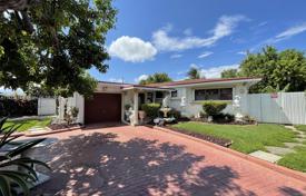 3 odalılar şehir içinde müstakil ev 154 m² Miami'de, Amerika Birleşik Devletleri. $495,000