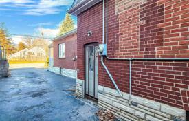 4 odalılar şehir içinde müstakil ev Etobicoke'de, Kanada. C$1,437,000