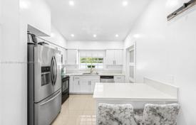 3 odalılar şehir içinde müstakil ev 151 m² Miami'de, Amerika Birleşik Devletleri. $630,000