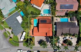 Şehir içinde müstakil ev – Hialeah, Florida, Amerika Birleşik Devletleri. $1,325,000