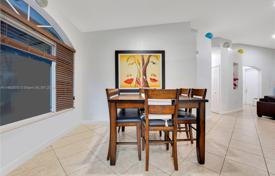 4 odalılar şehir içinde müstakil ev 230 m² Miami'de, Amerika Birleşik Devletleri. $850,000