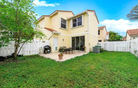 3 odalılar şehir içinde müstakil ev 164 m² Pembroke Pines'da, Amerika Birleşik Devletleri. $539,000