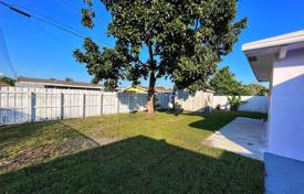 Şehir içinde müstakil ev – Pembroke Pines, Broward, Florida,  Amerika Birleşik Devletleri. $660,000