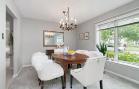 10 odalılar şehir içinde müstakil ev North York'da, Kanada. C$1,680,000