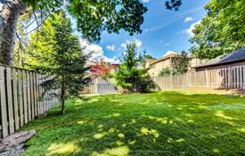 10 odalılar şehir içinde müstakil ev Scarborough'da, Kanada. C$2,652,000