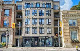 2 odalılar daire Yonge Street'da, Kanada. C$902,000