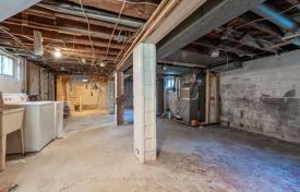 8 odalılar şehir içinde müstakil ev Scarborough'da, Kanada. C$1,275,000