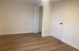10 odalılar şehir içinde müstakil ev York'da, Kanada. C$1,328,000
