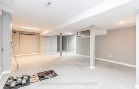 12 odalılar şehir içinde müstakil ev Scarborough'da, Kanada. C$1,941,000