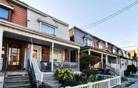 3 odalılar konak Dufferin Street'da, Kanada. C$1,345,000