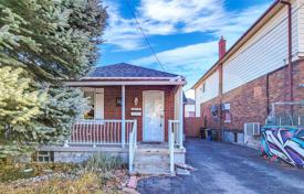 4 odalılar şehir içinde müstakil ev Etobicoke'de, Kanada. C$1,379,000